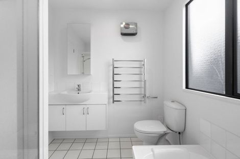 Photo of property in 32 Oakford Close, Riccarton, Christchurch, 8011