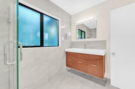 Photo of property in 12 The Topdeck, Whitby, Porirua, 5024