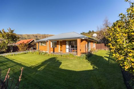 Photo of property in 8 Carinya Lane, Heathcote Valley, Christchurch, 8022