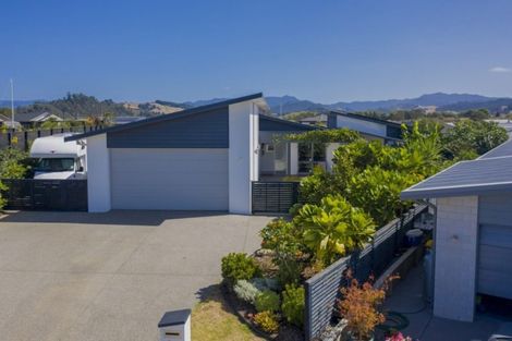 Photo of property in 20 Roseberry Place, Whitianga, 3510
