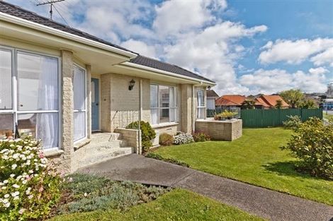 Photo of property in 2/5 Fenwick Avenue, Milford, Auckland, 0620