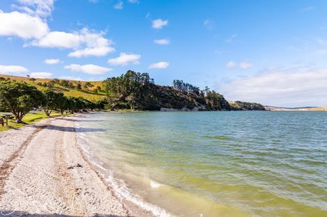 Photo of property in 1 Rigby Street, Whakapirau, 0583