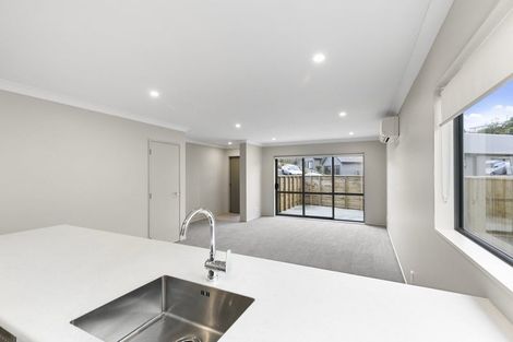 Photo of property in 16 Brindle Way, Newlands, Wellington, 6037