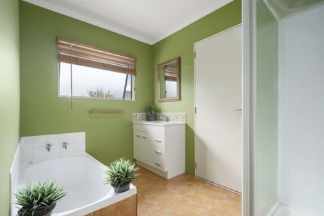 Photo of property in 25 Katerini Grove, Papamoa Beach, Papamoa, 3118