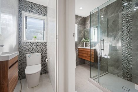 Photo of property in 16 Forrest Hill Road, Forrest Hill, Auckland, 0620