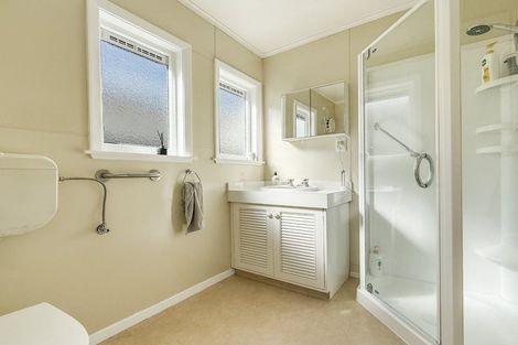 Photo of property in 97 Northland Road, Northland, Wellington, 6012