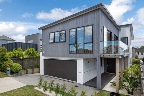 Photo of property in 43 Knights Road, Rothesay Bay, Auckland, 0630
