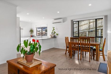 Photo of property in 22 William Wallbank Crescent, Swanson, Auckland, 0614