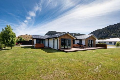 Photo of property in 23 Kingfisher Crescent, Albert Town, Wanaka, 9305