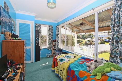 Photo of property in 115 Harbour View Road, Omokoroa, 3114