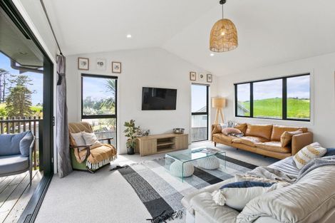 Photo of property in 100 Carthew Street, Okato, 4335