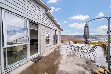 Photo of property in 31 Percy Kinsman Crescent, Riverstone Terraces, Upper Hutt, 5018