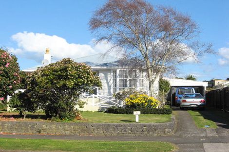 Photo of property in 8 Karaka Street, Merrilands, New Plymouth, 4312