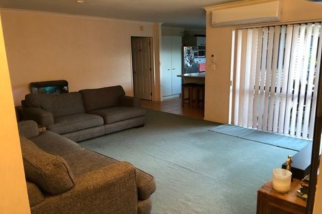 Photo of property in 91 Moyrus Crescent, East Tamaki Heights, Auckland, 2016