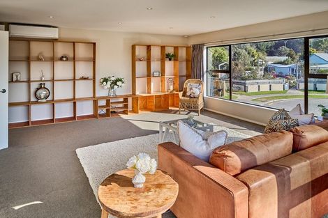 Photo of property in 25 Longitude Place, Whitby, Porirua, 5024