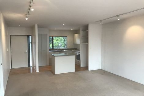 Photo of property in 8g Arotau Place, Grafton, Auckland, 1023