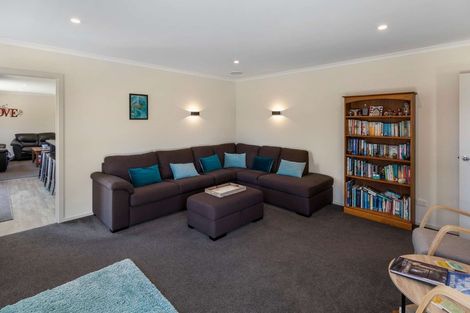 Photo of property in 28 Poynter Place, Tawhero, Whanganui, 4501