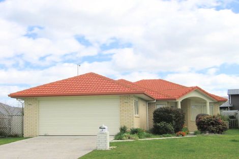 Photo of property in 38 Corinth Grove, Papamoa Beach, Papamoa, 3118