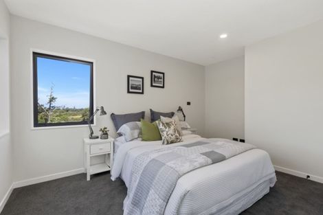 Photo of property in 8 Luff Place, Long Bay, Auckland, 0630