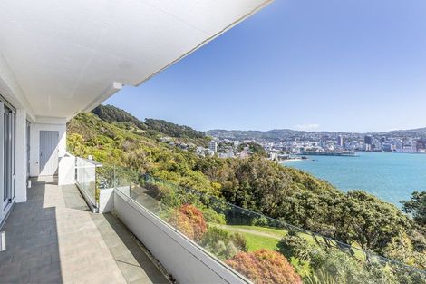 Photo of property in Beauport Apartments, 2/30 The Crescent, Roseneath, Wellington, 6011