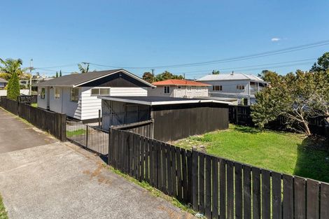 Photo of property in 19 Ribblesdale Road, Henderson, Auckland, 0612
