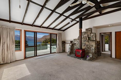 Photo of property in 27 Avalon Crescent, Fernhill, Queenstown, 9300