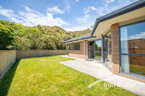 Photo of property in 13 Beaufort Close, Kingsley Heights, Upper Hutt, 5018