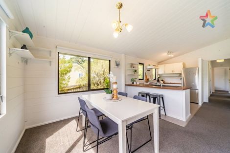 Photo of property in 22 Whitechapel Grove, Stokes Valley, Lower Hutt, 5019