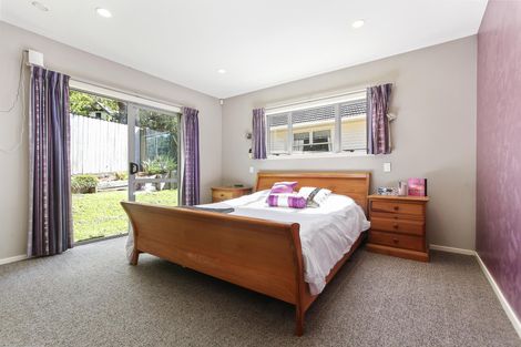 Photo of property in 10c Earl Road, Titirangi, Auckland, 0604
