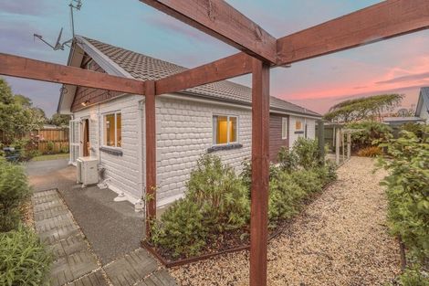 Photo of property in 16 Ida Street, New Brighton, Christchurch, 8061