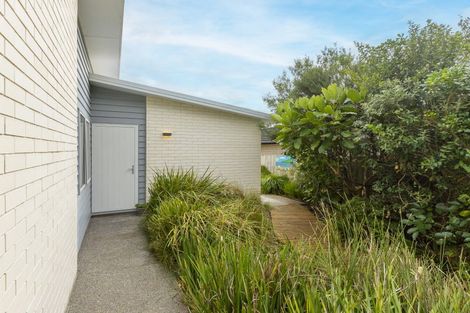 Photo of property in 23 Mahia Lane, Waikanae, 5036