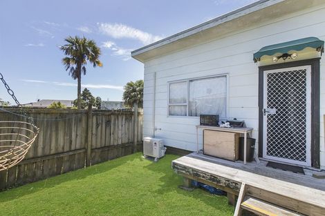 Photo of property in 13 Pipitea Place, Massey, Auckland, 0614