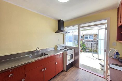 Photo of property in 2/28 West Coast Road, Glen Eden, Auckland, 0602