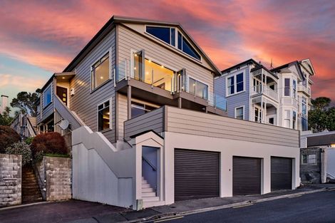 Photo of property in 25 The Crescent, Roseneath, Wellington, 6011