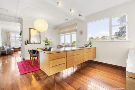 Photo of property in 7 Knoll Street, Island Bay, Wellington, 6023