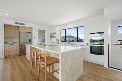 Photo of property in 21 Fred Carr Place, One Tree Point, 0118