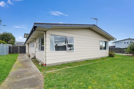 Photo of property in 1 Dunk Place, Milson, Palmerston North, 4414