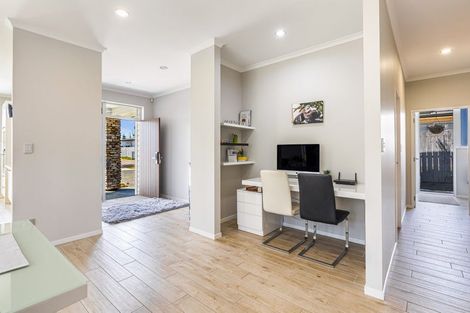 Photo of property in 17 Larmer Drive, Kumeu, 0810