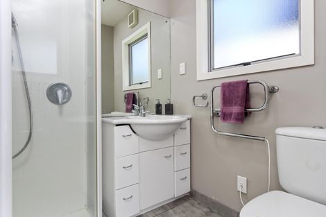 Photo of property in 10c Earl Road, Titirangi, Auckland, 0604