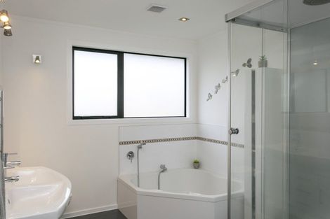 Photo of property in 1 Norfolk Road, Waipahihi, Taupo, 3330