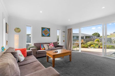 Photo of property in 11 Sunset Drive, Baylys Beach, Dargaville, 0377