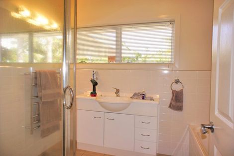 Photo of property in 1 Lewis Road, Pakuranga, Auckland, 2010