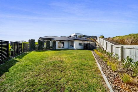 Photo of property in 4 Vardon Way, Waiwhakaiho, New Plymouth, 4312