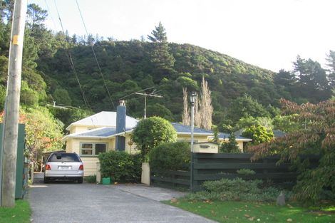 Photo of property in 124 Hine Road, Wainuiomata, Lower Hutt, 5014