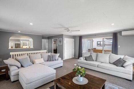 Photo of property in 38 John Downs Drive, Browns Bay, Auckland, 0630