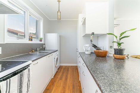 Photo of property in 4/55 Apu Crescent, Lyall Bay, Wellington, 6022