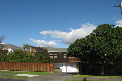 Photo of property in 204 Bleakhouse Road, Mellons Bay, Auckland, 2014