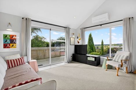 Photo of property in 2/47 Birkdale Road, Birkdale, Auckland, 0626