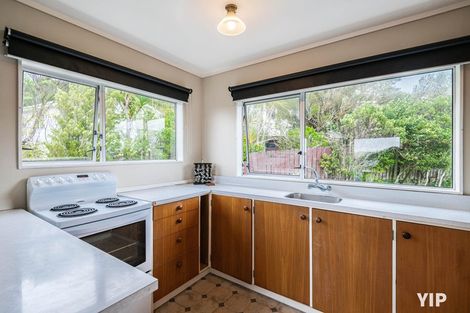 Photo of property in 52 Colchester Crescent, Newlands, Wellington, 6037