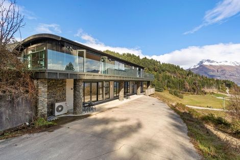 Photo of property in 32 Closeburn Road, Closeburn, Queenstown, 9371